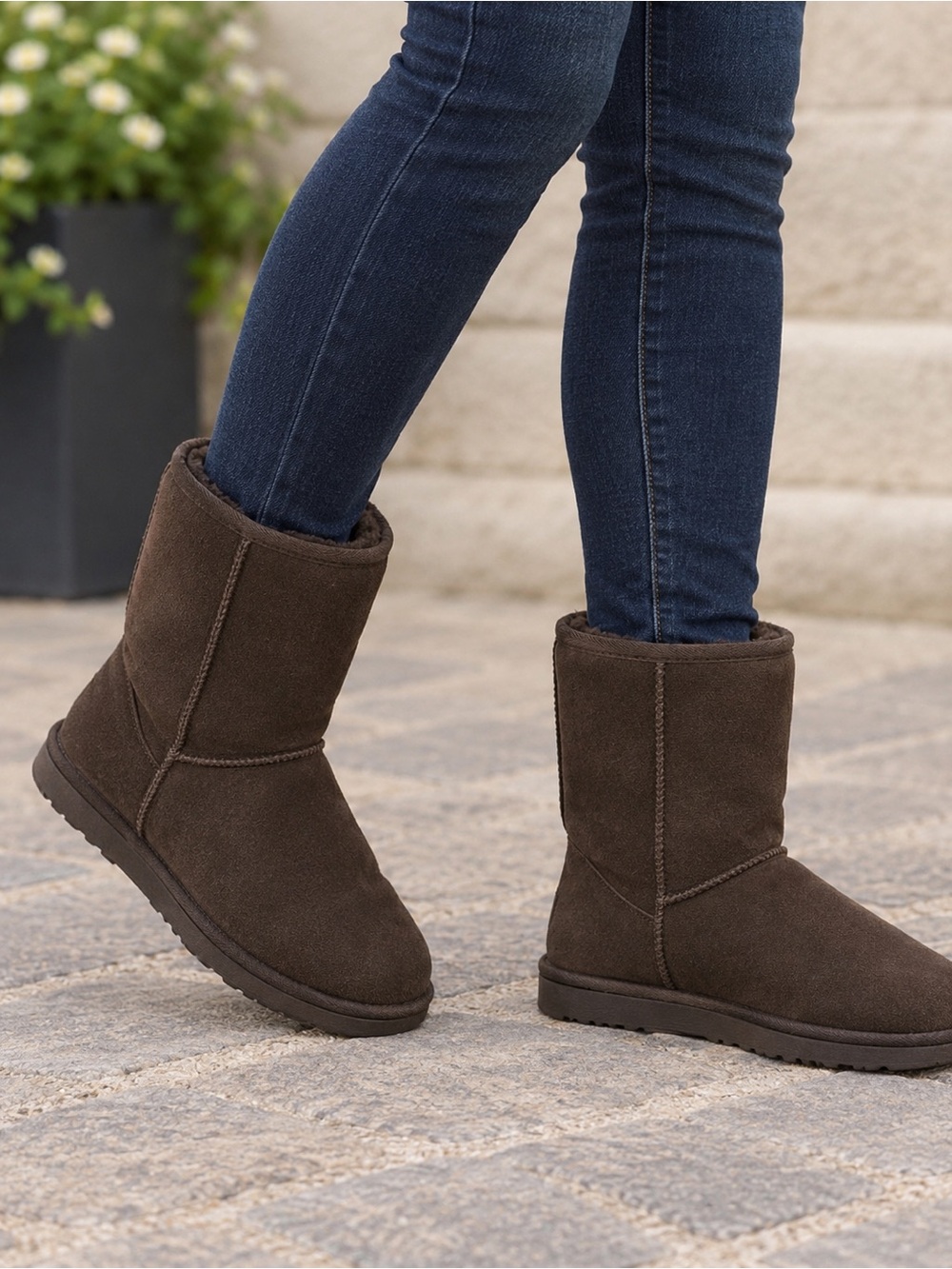 🔥UGG Women’s Vintage Australia Classic
Short Terrain Suede Boots Sz 7W Durable🔥
